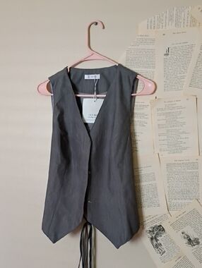 NWT Cicy Bell Gray Vest